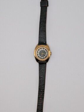 Women's 1970s Vintage DARK Green/Gold Timex Watch w/Leather Strap Untested